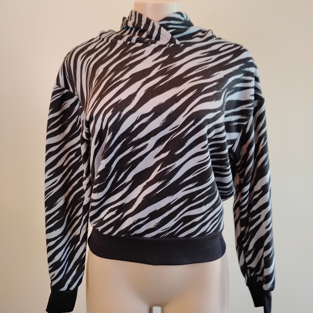 just be Black and White Zebra Stripe Pullover Sweater Womens Casual Fleece Top